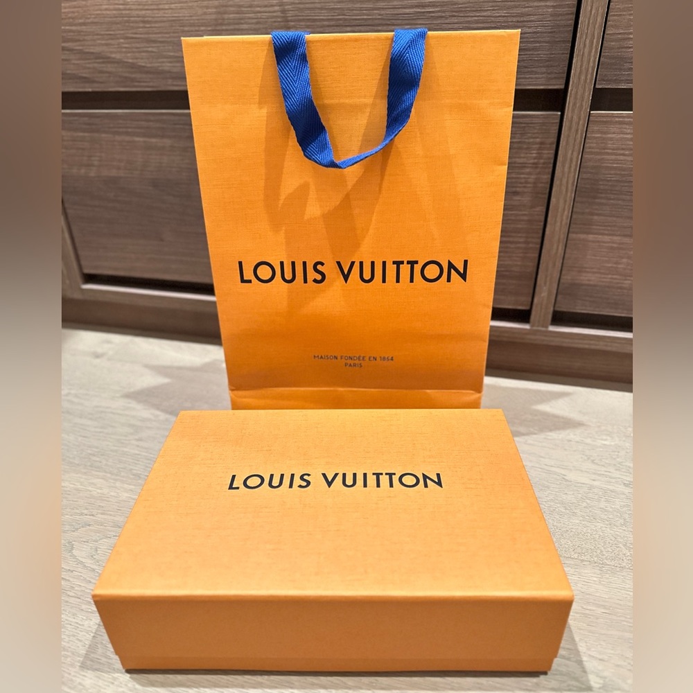 Louis Vuitton New Gift box and signature shopping/ paper bag set